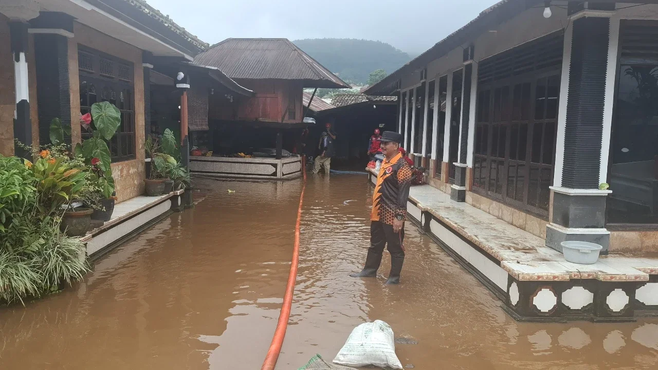 Mobil Terseret dan Puluhan Rumah Warga Terendam Banjir di Desa Pancasari Buleleng Bali
