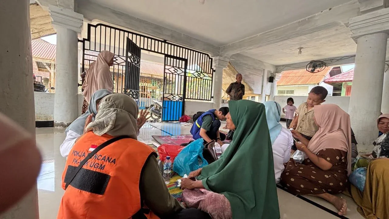 Di Tengah Bencana Aceh, Tim Medis UGM Layani Ribuan Korban Tanpa Henti