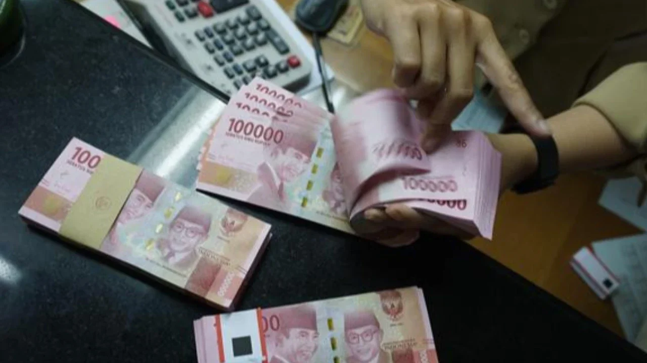 Nilai Tukar Rupiah Tembus Rp 16.800, Menkeu Purbaya Optimistis Menguat Dua  Pekan ke Depan