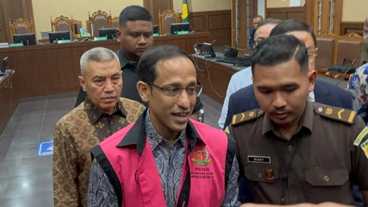 Mantan Mendikbudristek Nadiem Anwar Makarim usai menjalani sidang perkara dugaan korupsi pengadaan laptop Chromebook dan Chrome Device Management (CDM) di Pengadilan Tipikor Jakarta, Kamis (8/1/2026).