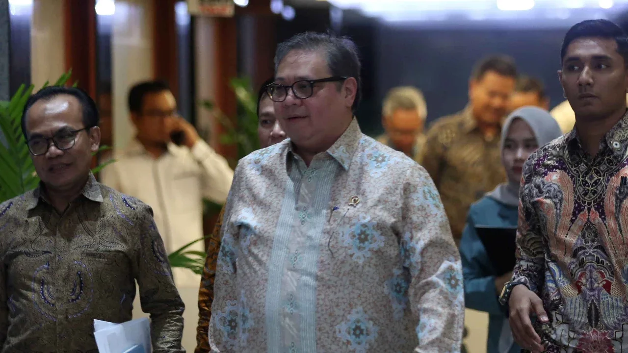 Menteri Koordinator (Menko) Bidang Perekonomian, Airlangga Hartarto menyambangi Gedung Merah Putih Komisi Pemberantasan Korupsi (KPK), Jakarta, Rabu (14/02/2026).