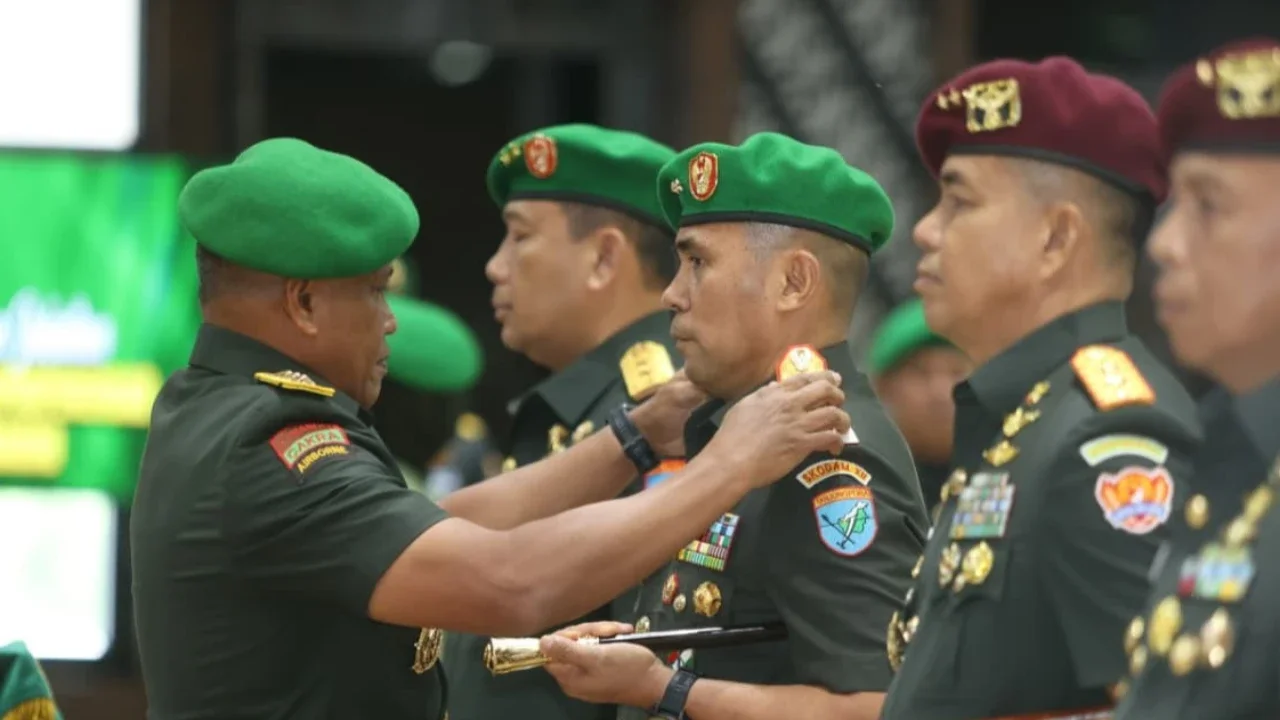 Wakil Kepala Staf Angkatan Darat Letjen TNI Muhammad Saleh Mustafa memimpin serah terima jabatan sejumlah pejabat strategis TNI AD di Markas Besar Angkatan Darat Jakarta Rabu (14/01/2026).