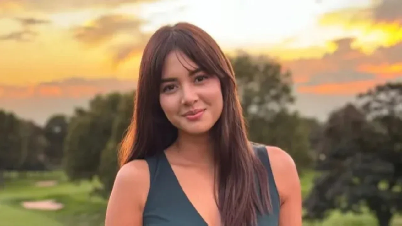 Profil Aurélie Moeremans, Artis Blasteran Belgia yang Masa Mudanya Direnggut Pria Dewasa