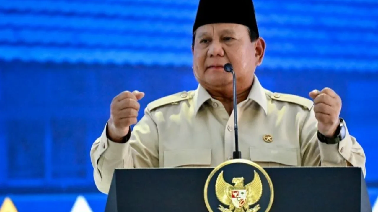 Presiden Prabowo Subianto menyoroti **prestasi sektor pertanian** sebagai cerminan kerja keras pemerintah yang membanggakan, sekaligus fondasi penting bagi kemandirian pangan dan kepercayaan diri bangsa. Simak capaian luar biasa dalam swasembada pangan da