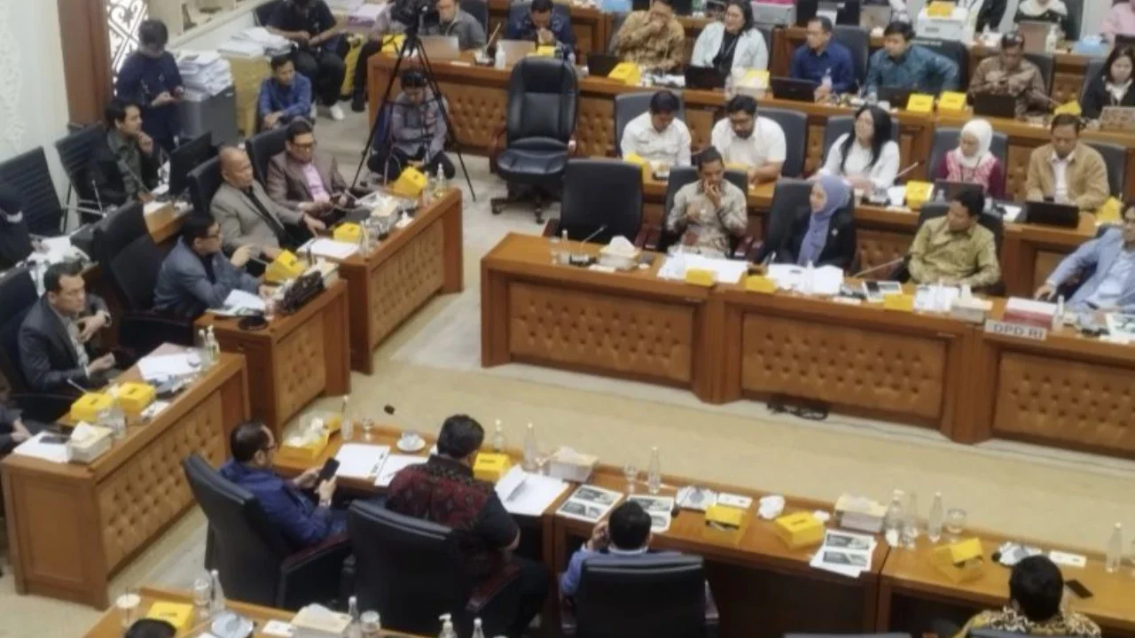 Empat organisasi mahasiswa yang tergabung dalam Aliansi Cipayung mendesak DPR segera mengesahkan UU Perampasan Aset. Mengapa regulasi ini dianggap krusial untuk memberantas korupsi?