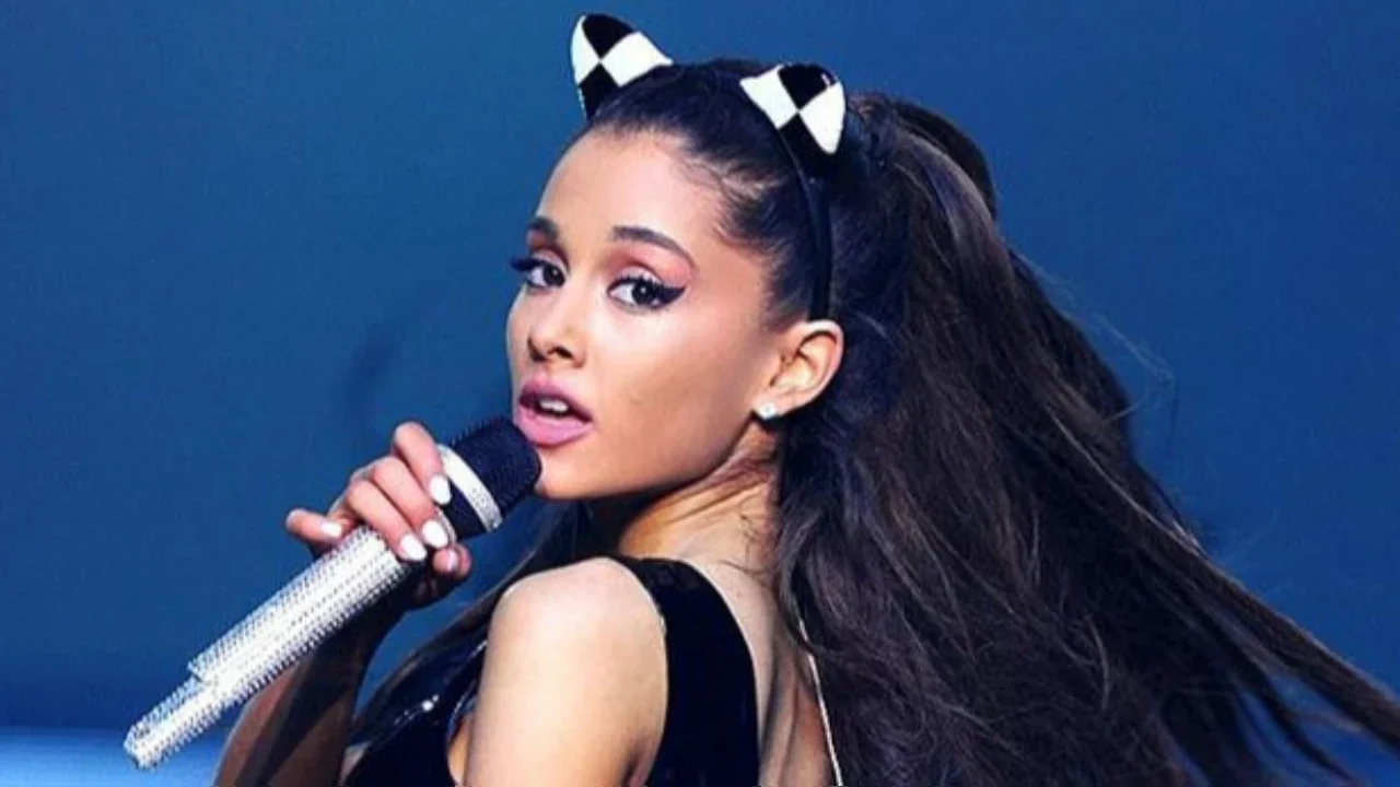 Ariana Grande tampil memukau dengan gaun kupu-kupu bak princess. [@robertwun]