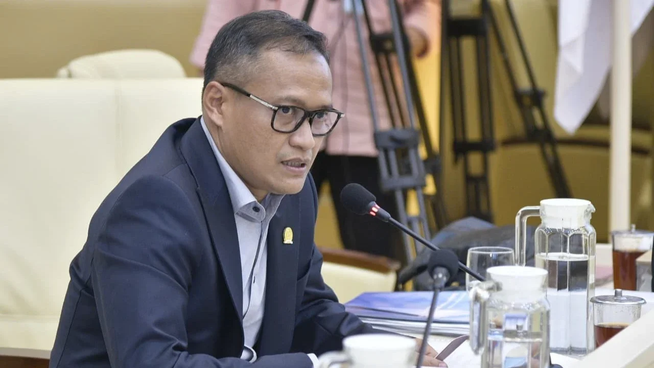 Negara yang Kembali Mengingat Dirinya: Catatan Sejarah Politik Indonesia Kontemporer