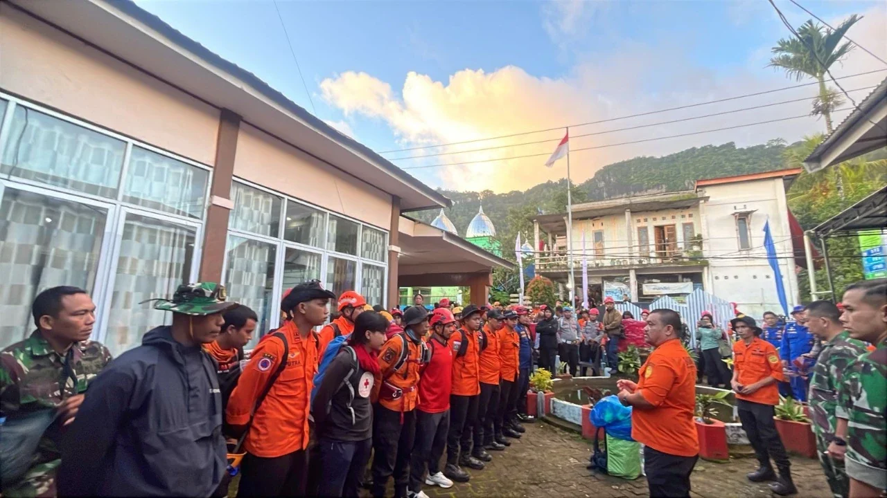 Tim SAR Gunakan Drone Pantau Jurang Gunung Bulusaraung Diduga Lokasi Jatuhnya Pesawat ATR 42-500