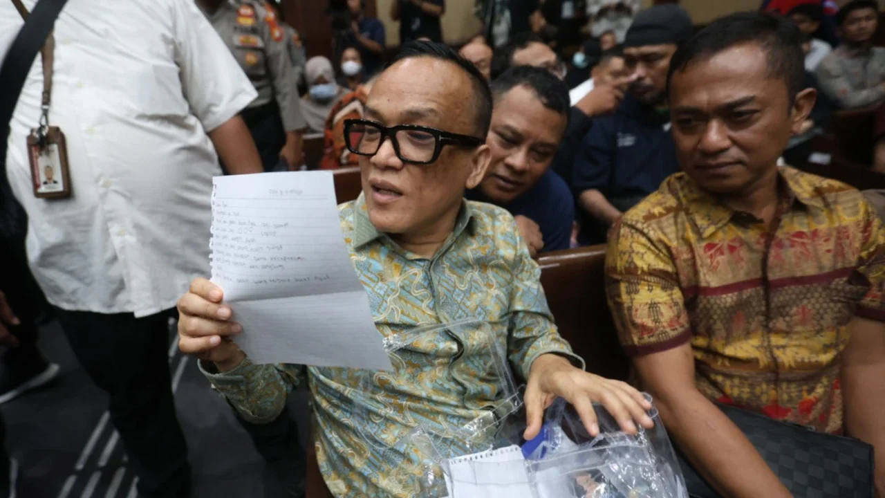 Wakil Menteri Ketenagakerjaan periode 2024–2025 Immanuel (Noel) Ebenezer Gerungan  saat mengikuti  sidang perdana kasus dugaan pemerasan dalam pengurusan sertifikat K3 di lingkungan Kemenaker di Pengadilan Tindak Pidana Korupsi pada PN Jakarta Pusat, Senin (19/01/2026).