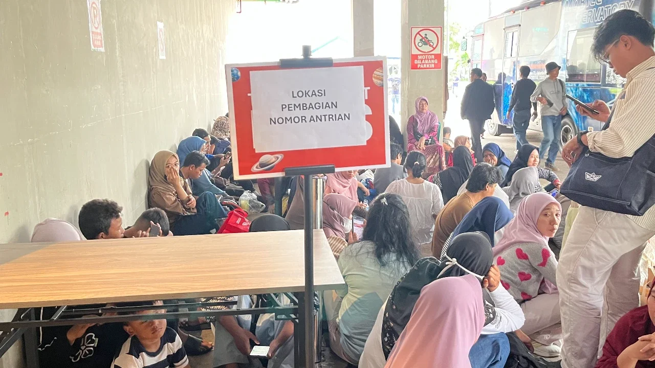 Pengunjung Teater Bintang Planetarium Jakarta Membludak, Ada yang Datang dari Jam 5 Subuh