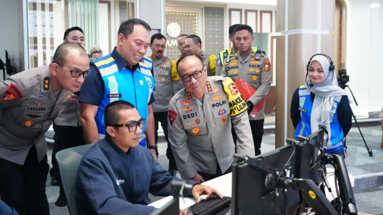 Wakapolri Pantau Arus Balik Nataru di Command Center Tol Jasa Marga Jatiasih