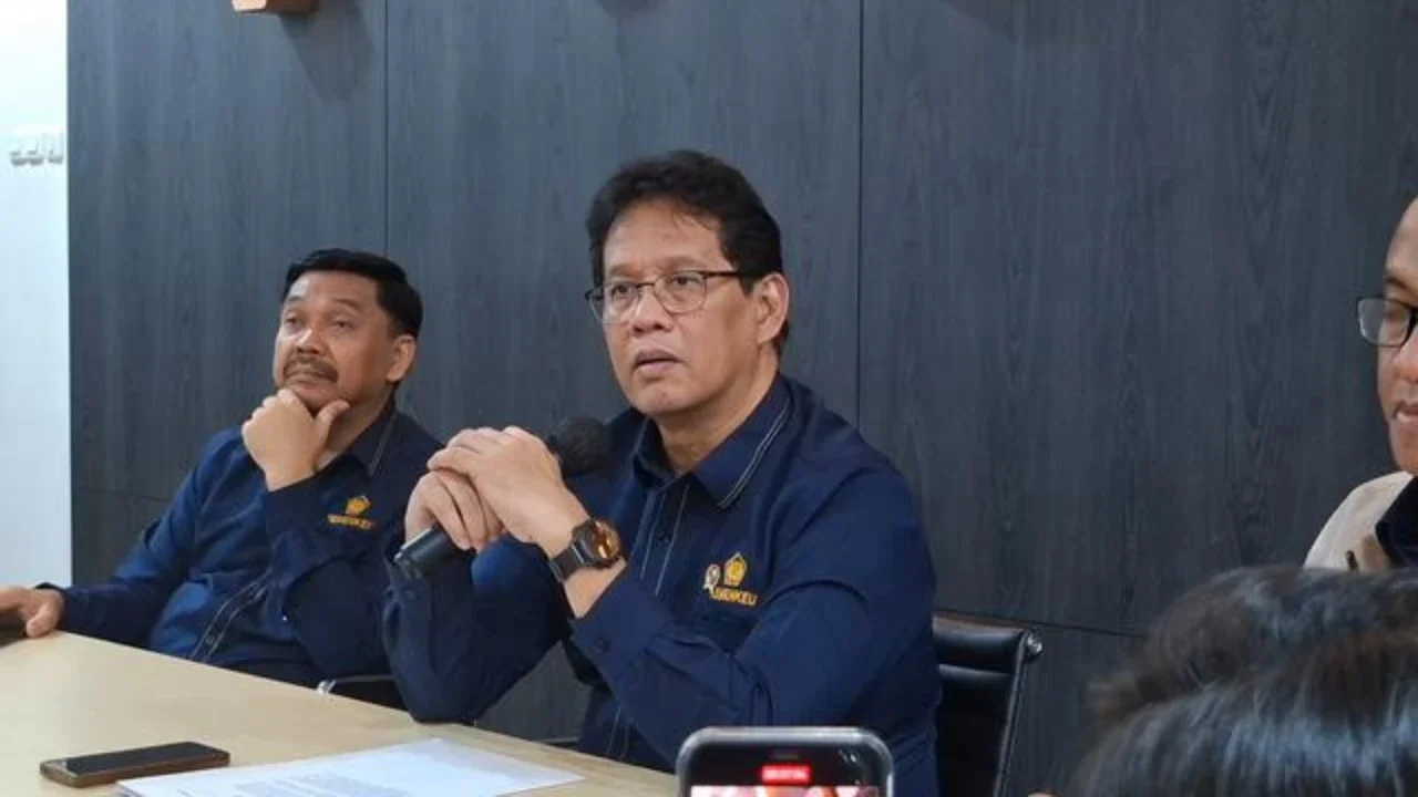 Menteri Keuangan (Menkeu) Purbaya Yudhi Sadewa memimpin sidang perdana debottlenecking di Kantor Pusat Kementerian Keuangan, Jakarta Pusat, Senin (23/12/2025). (Liputan6.com/Tira)