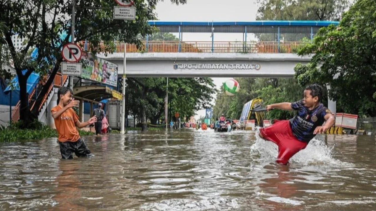 Musim Hujan Landa Jakarta, Pemprov DKI Waspadai Super Flu dan Demam Berdarah
