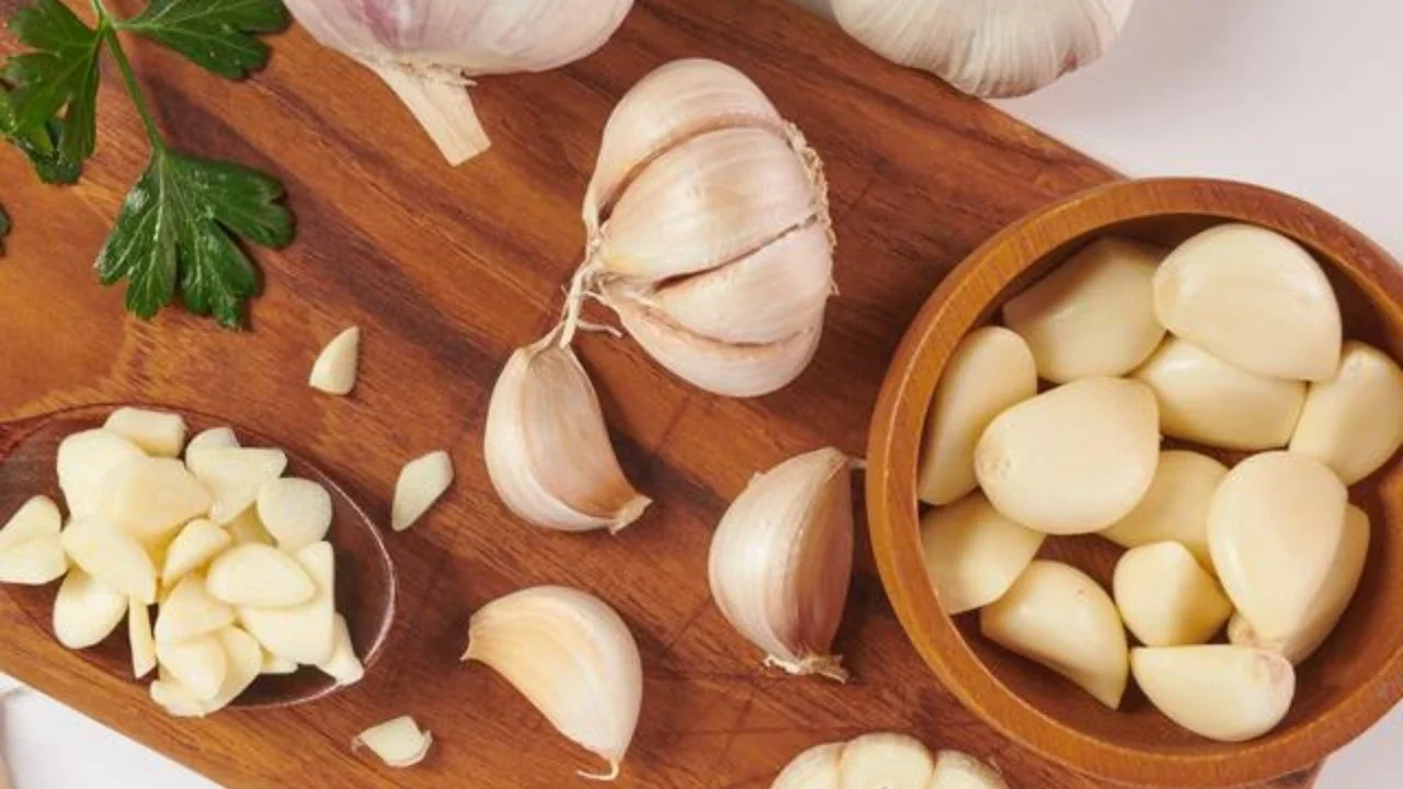 Ilustrasi bawang putih. (Gambar oleh congerdesign dari Pixabay)