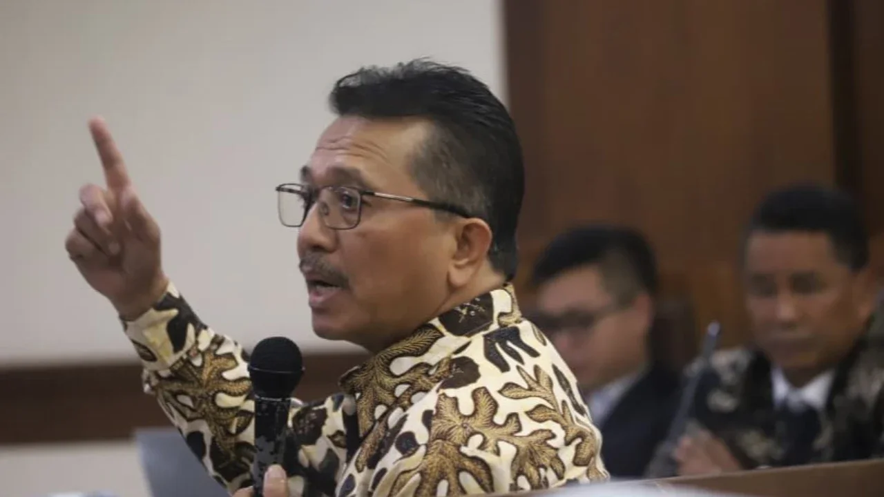 Mantan General Manager Fixed Income PT Bhakti Investama Togi Sitindaonmemberikan keterangan dalam sidang gugatan perdata CMNP melawan MNC Asia Holding di Pengadilan Negeri Jakarta Pusat, Rabu (21/01/2026).
