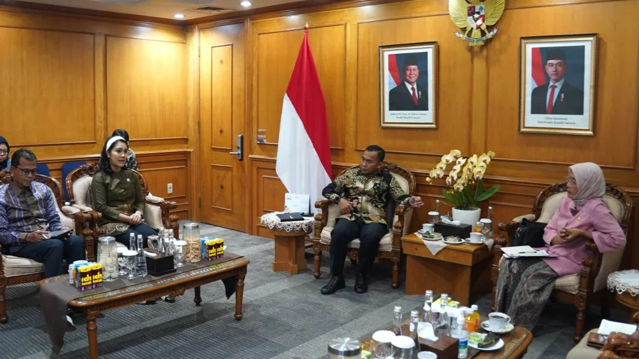 Menteri Kependudukan dan Pembangunan Keluarga Wihaji menerima audiensi Komnas Perempuan didampingi Wakil Menteri Ratu Ayu Isyana Bagoes Oka di kantor Kemendukbangga BKKBN Jakarta, Rabu (21/01/2026).