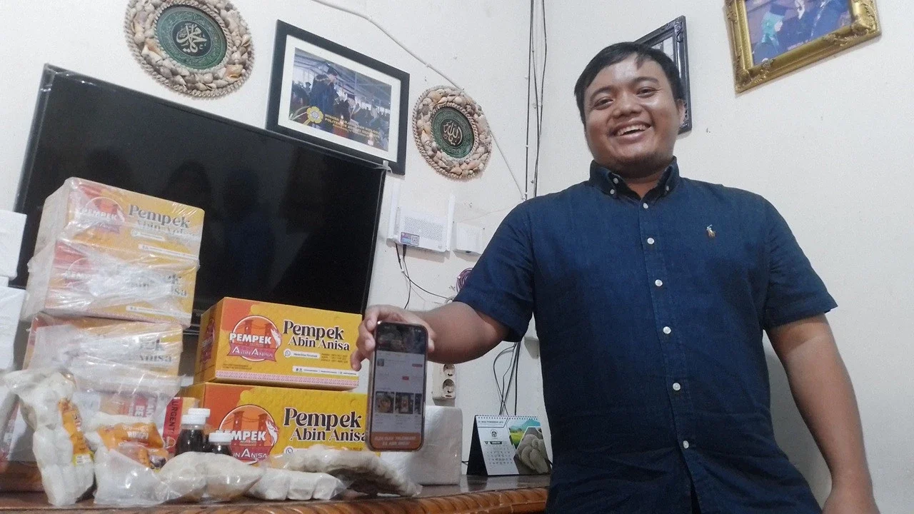 Kisah Abin Jadi Pengusaha Pempek Terlaris di Usia Muda Hanya Berawal dari Bucin