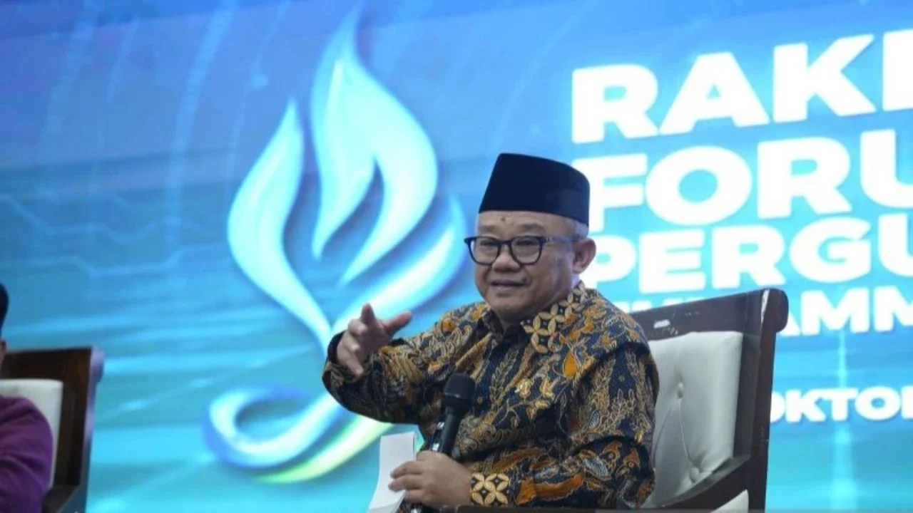 Menteri Pendidikan Dasar dan Menengah (Mendikdasmen) Abdul Mu'ti mengumumkan rencana menjadikan coding dan AI sebagai mata pelajaran wajib, menandai reformasi besar dalam kurikulum nasional. Simak selengkapnya!
