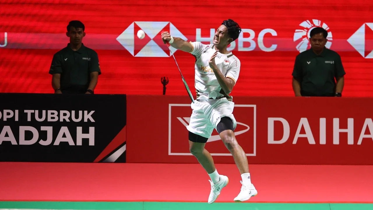 Tunggal putra Indonesia, Alwi Farhan,  saat menyingkirkan wakil Taiwan, Chi Yu Jen, dengan skor telak dua gim langsung, 21-11 dan 21-12 pada babak semifinal  Indonesia Masters 2026 di Istora Senayan, Jakarta, Sabtu (24/01/2026).