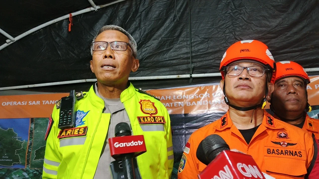 Update Pencarian Korban Longsor Cisarua Bandung Barat: 38 Jenazah Dievakuasi, 20 Sudah Teridentifikasi