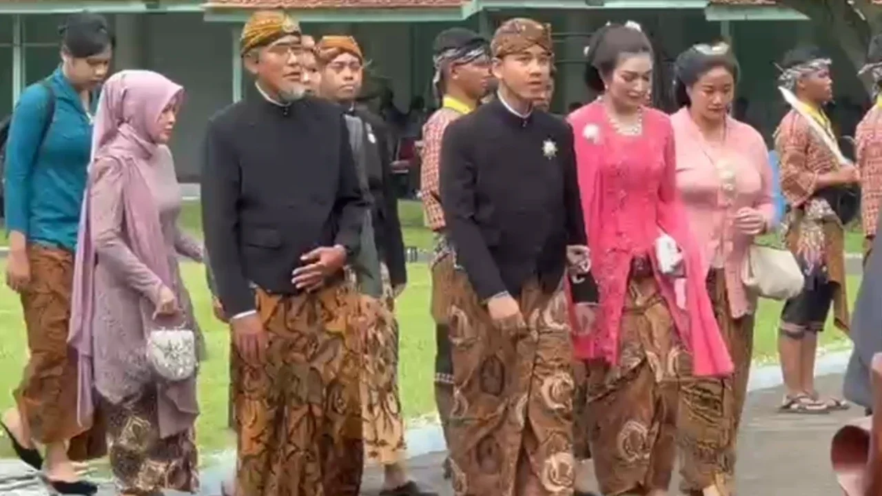 Gibran dan Selvi Hadiri Ulang Tahun Naik Takhta KGPAA Mangkunagoro X