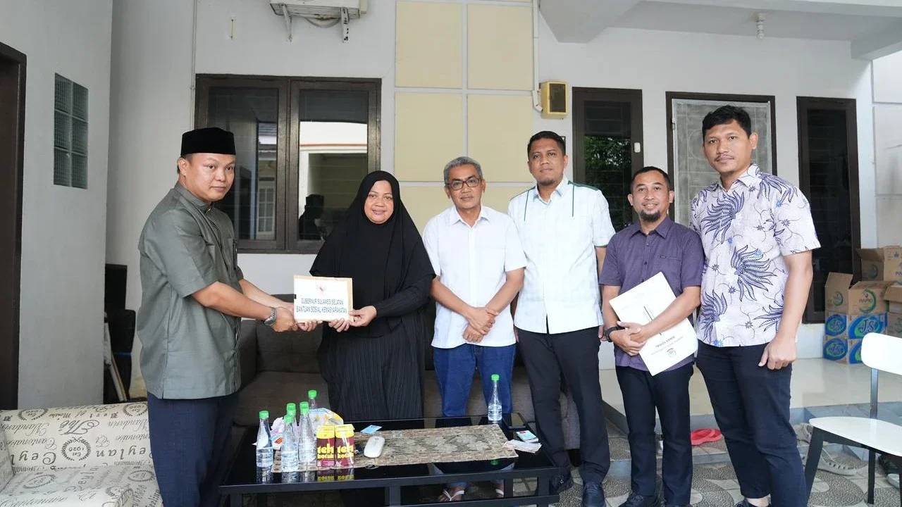 Bantuan Santunan Diserahkan ke Keluarga Kopilot ATR 42-500