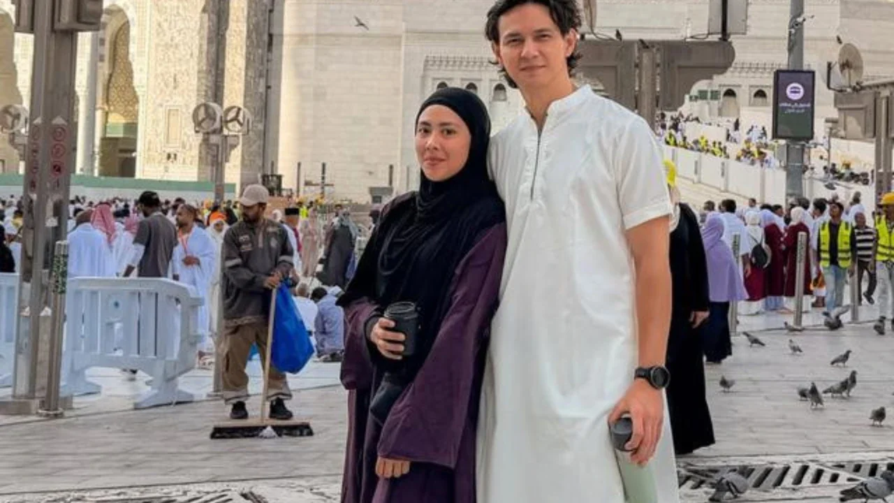 Momen Marcell Darwin umrah perdana usai mualaf. [IG: @marcelldarwin]