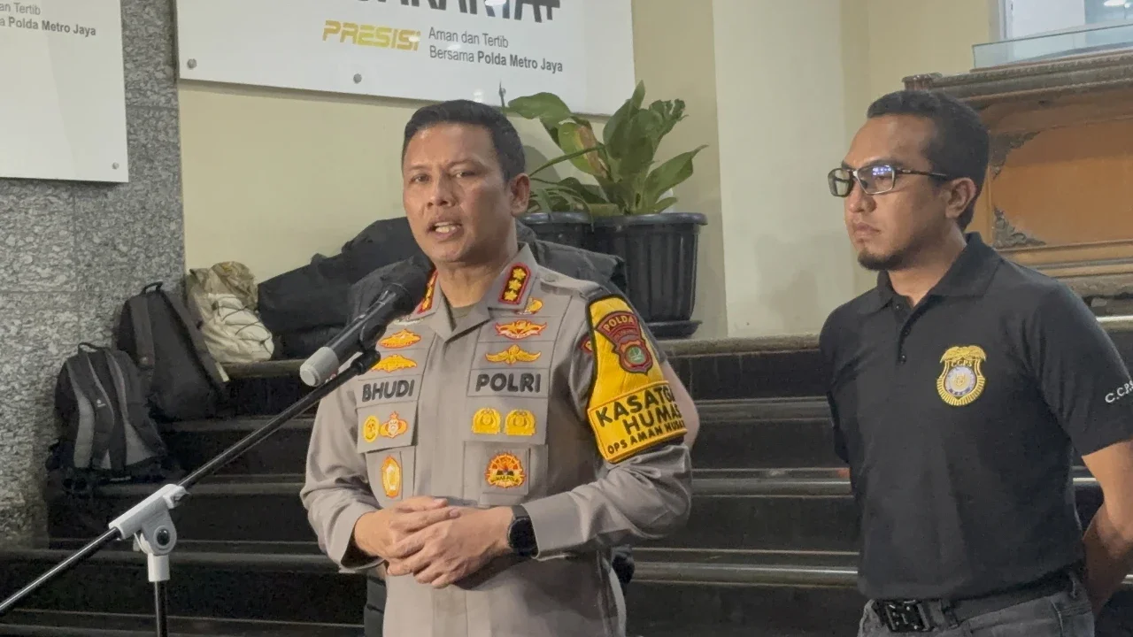 Kabid Humas Polda Metro Jaya Kombes Pol Budi Hermanto dan Dirreskrimum Polda Metro Jaya Kombes Pol Iman Imanuddin