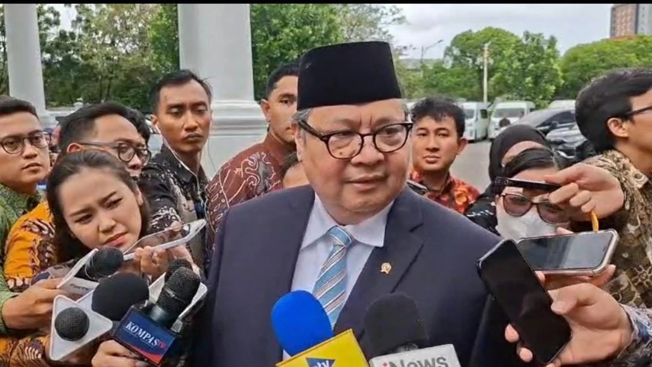 IHSG Anjlok, Menko Airlangga Hartarto Bakal Rapat dengan OJK Hari Ini