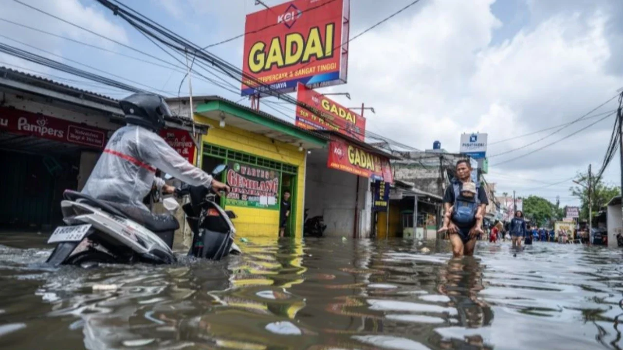 Update BPBD: 17 RT dan 2 Jalan di Jakarta Terendam Banjir, Tinggi Air Capai 1 Meter