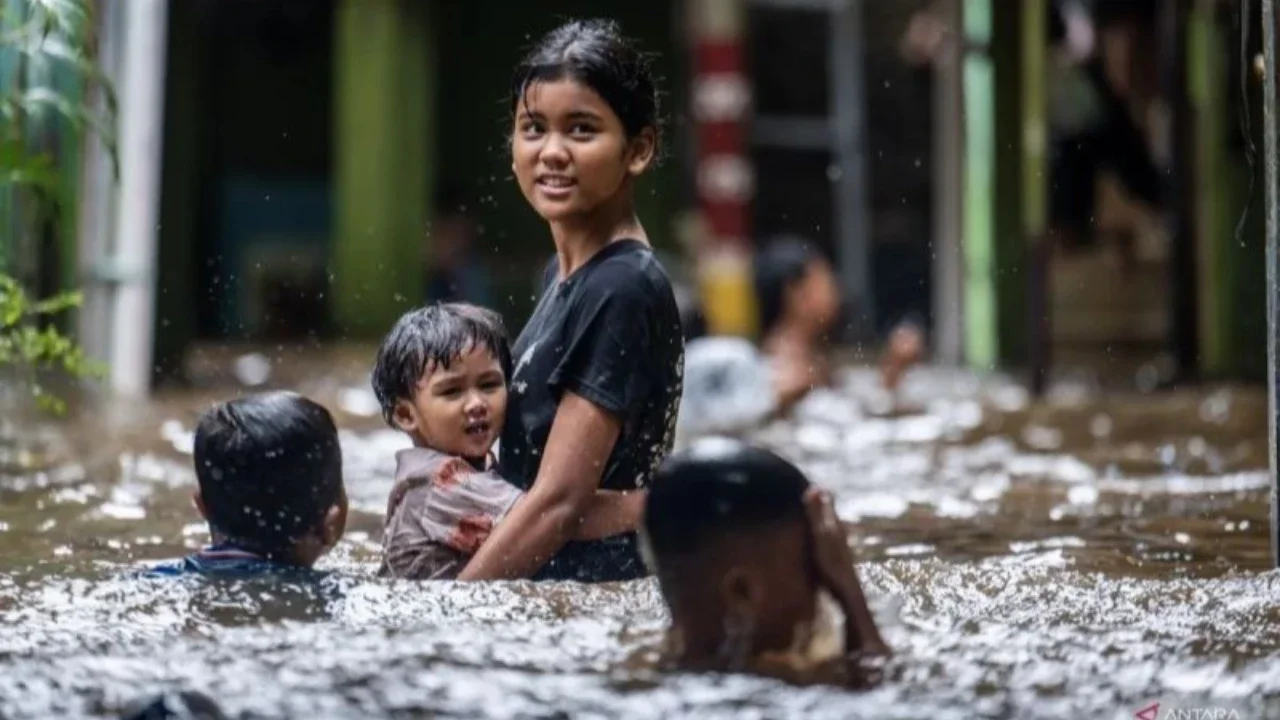 Update Banjir Jakarta Kamis Pagi: 20 RT dan 5 Jalan Tergenang, Paling Banyak di Jaktim