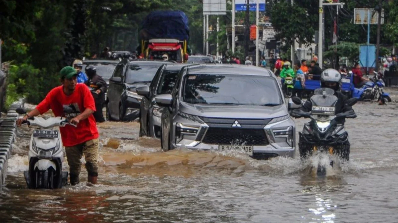 Jakarta Dikepung Banjir, 28 RT dan 11 Ruas Jalan Tergenang