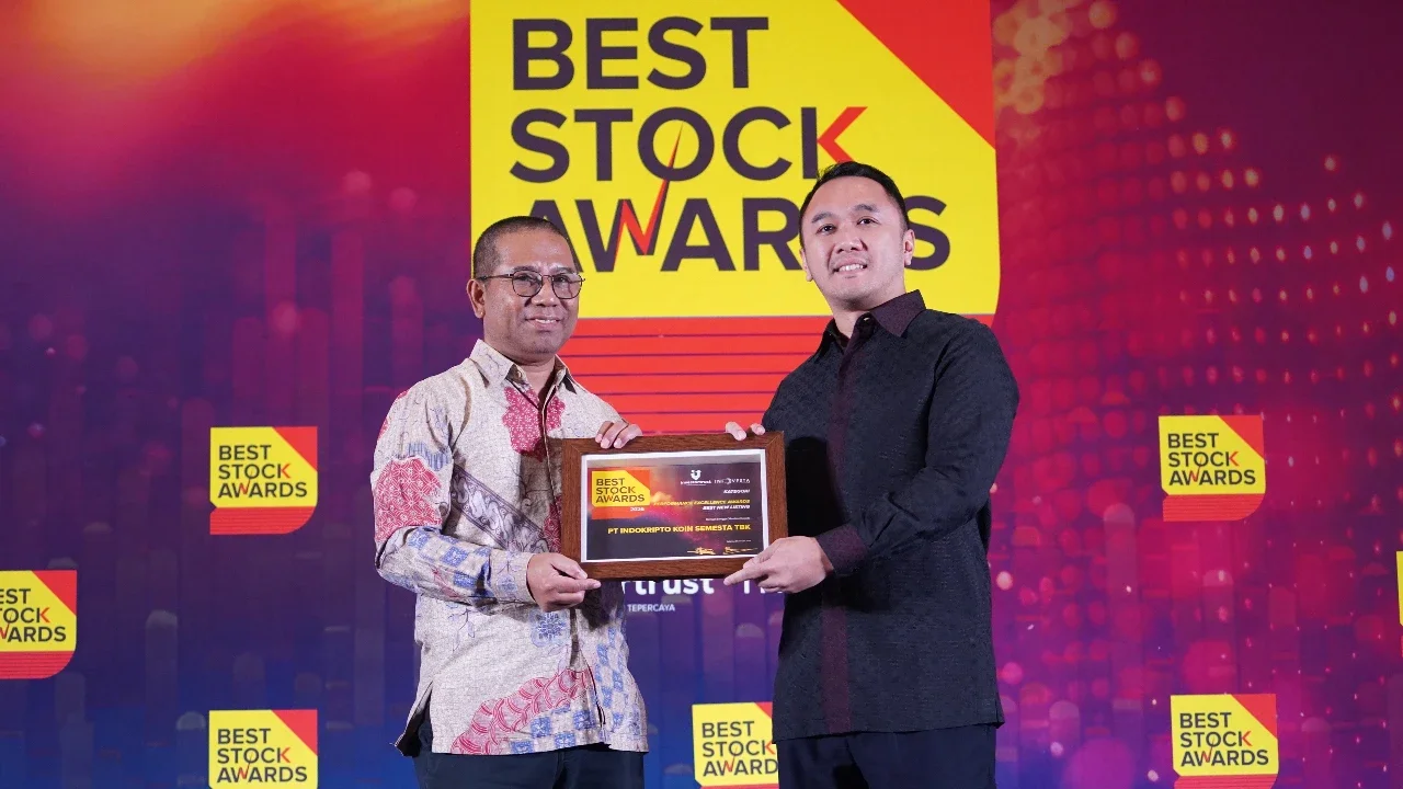 Direktur PT Indokripto Koin Semesta Tbk Adri Martowardojo meraih penghargaan di ajang Best Stock Awards 2026.