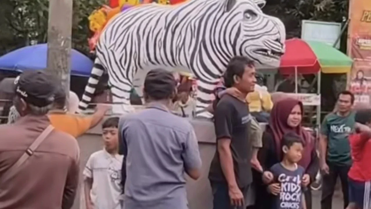 Dari Ide Kreatif ke Destinasi Wisata, Patung Macan Putih Kediri Ramai Dikunjungi Warga