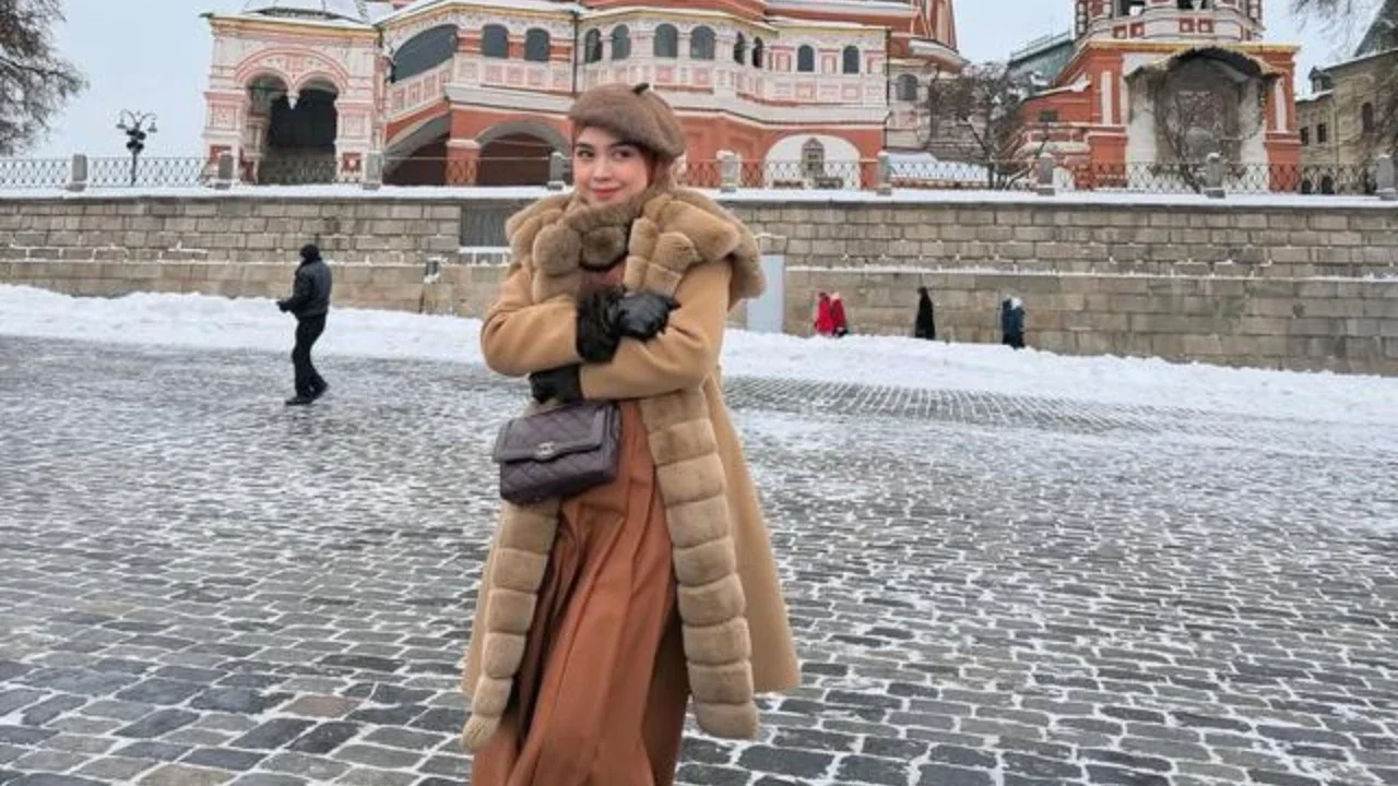 Gaya Ria Ricis Liburan di Moscow (Instagram/@riaricis1795)