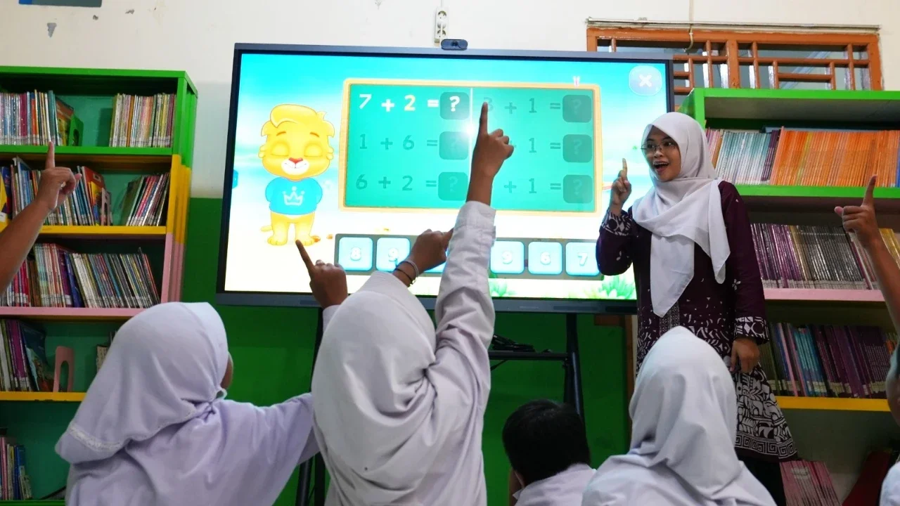 Sumut Dapat Suntikan Teknologi, 17 Ribu Papan Interaktif Digital Tiba di Sekolah