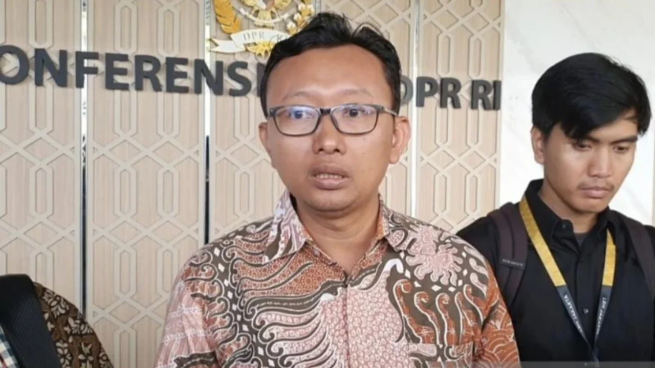 YLBHI Minta Polisi Tahan Diri dalam menghadapi massa unjuk rasa setelah kericuhan di Jakarta, mendesak pendekatan humanis demi mencegah korban.