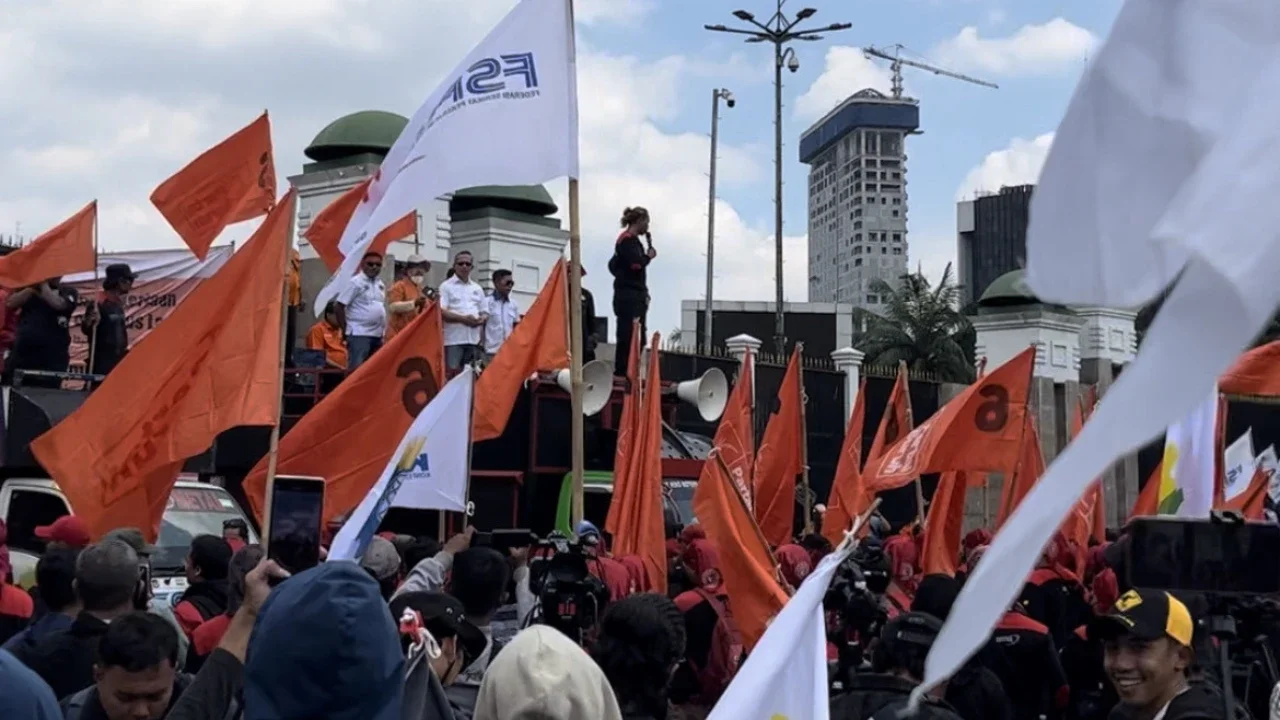 Tolak UMSK 2026 Ditetapkan Dedi Mulyadi, Buruh di Jabar Ancang-Ancang Mogok Massal