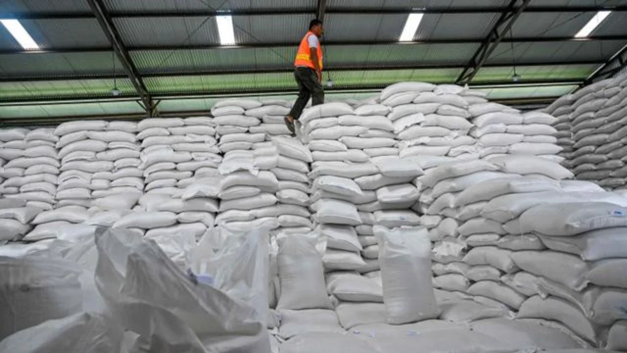Perum Bulog Kantor Wilayah Bogor, memasok beras Stabilisasi Pasokan dan Harga Pangan (SPHP) ke seluruh pasar tradisional di wilayah Bogor. (Foto: Liputan6.com/Achmad Sudarno).