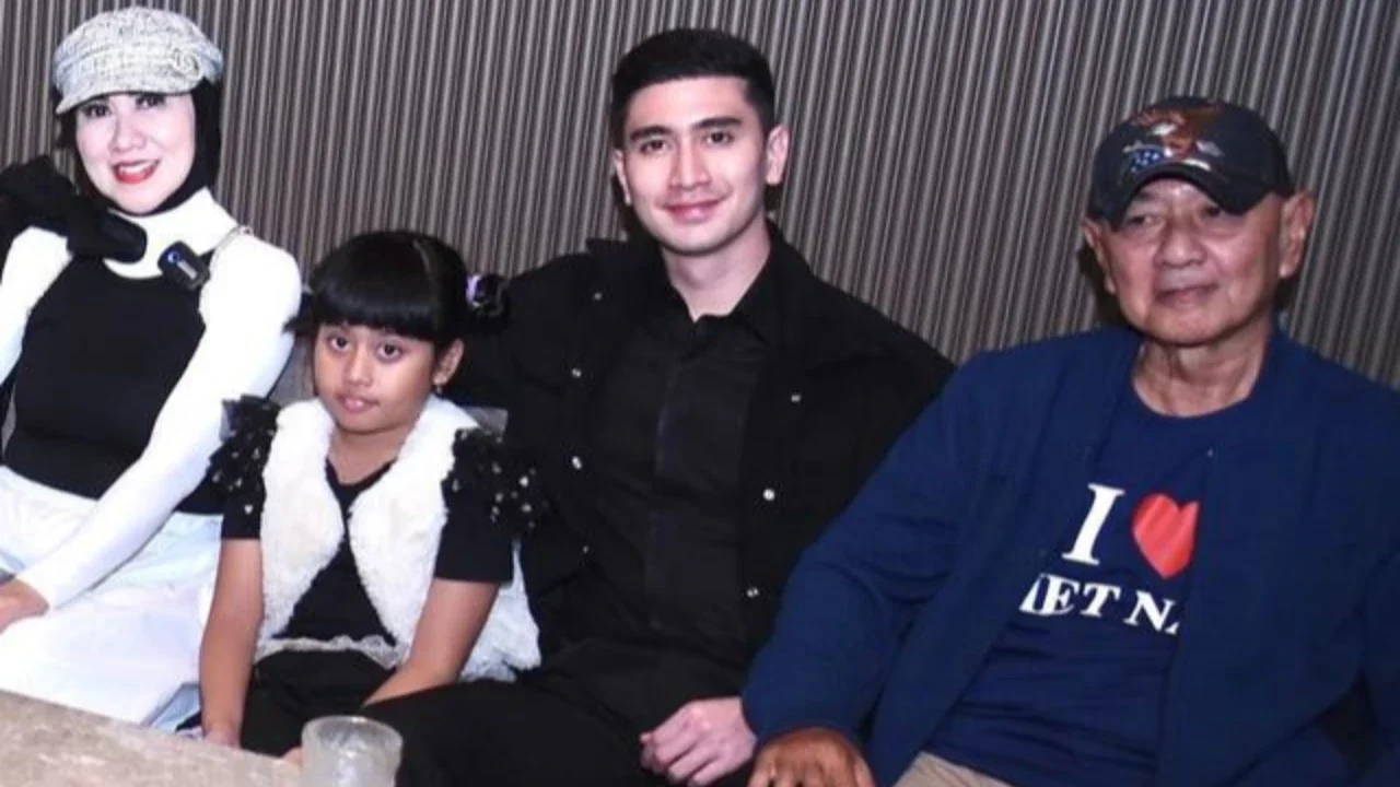 Kenangan ayah Venna Melinda bersama keluarga sebelum meninggal dunia. [IG: @verrellbramastaterdepan_]