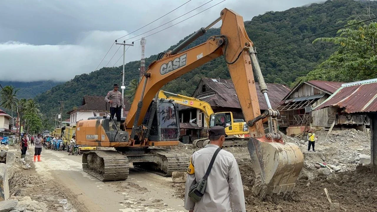 Kebut Pemulihan Infrastruktur, Pembangunan Jembatan Bailey dan Armco di Sumbar-Sumut Terus Berlanjut