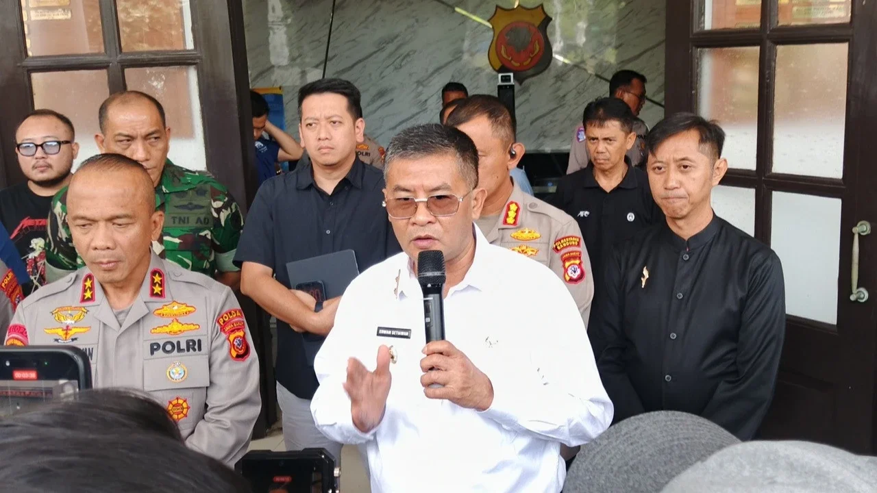 Wagub Erwan Imbau Kepala Daerah di Jabar Gelar Nobar Persib vs Persija, Bobotoh Tak Punya Tiket Tak Perlu ke GBLA