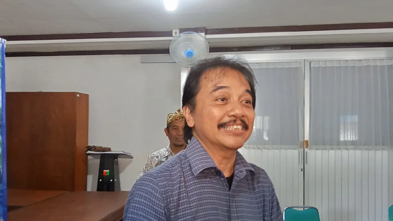 Roy Suryo Santai Tanggapi Desakan Relawan Jokowi: Kita Tertawakan Saja