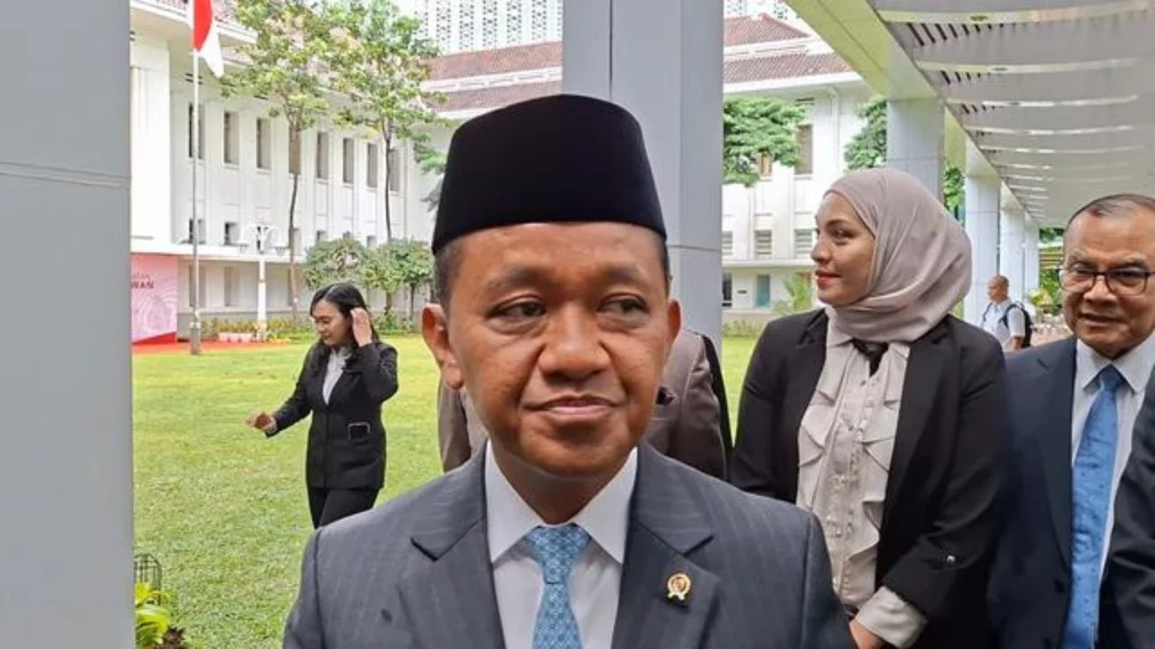 Menteri Bahlil Sebut Stok BBM Aman Meski Stok SPBU Shell Masih Kosong