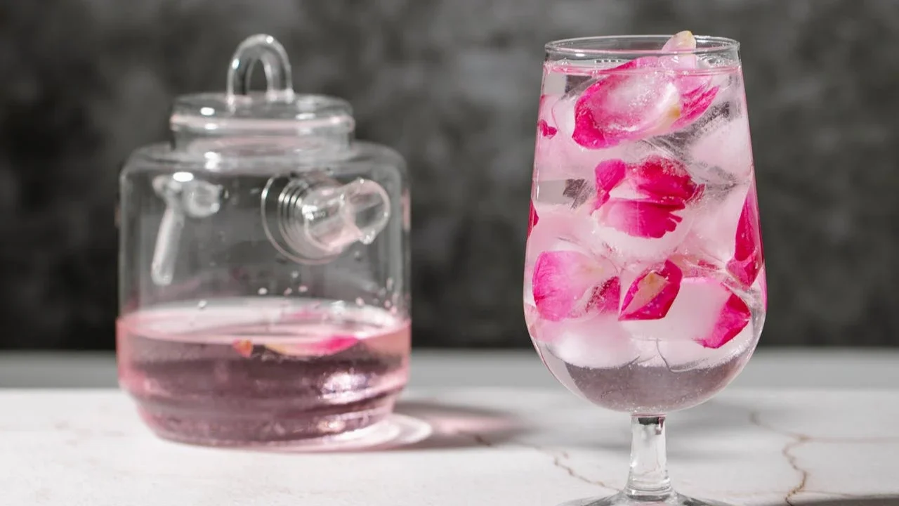 Air Mawar untuk Tubuh: Fakta dan Manfaatnya Menurut Para Pakar