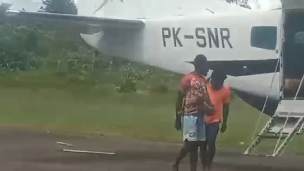 Pesawat smart air ditembak KKB Papua
