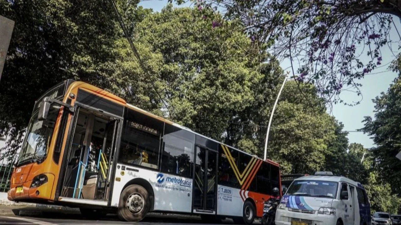 TransJakarta Bagi-Bagi Takjil Gratis Selama Ramadan, Simak Lokasi Lengkapnya Berikut Ini