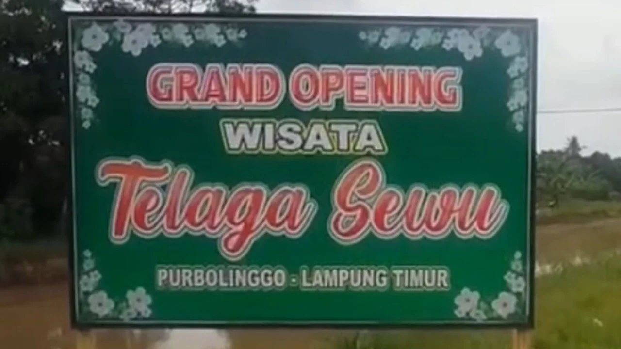 Warga Lampung Timur Protes Keras, Sindir Pemerintah jadikan Jalan Rusak jadi Arena Wisata