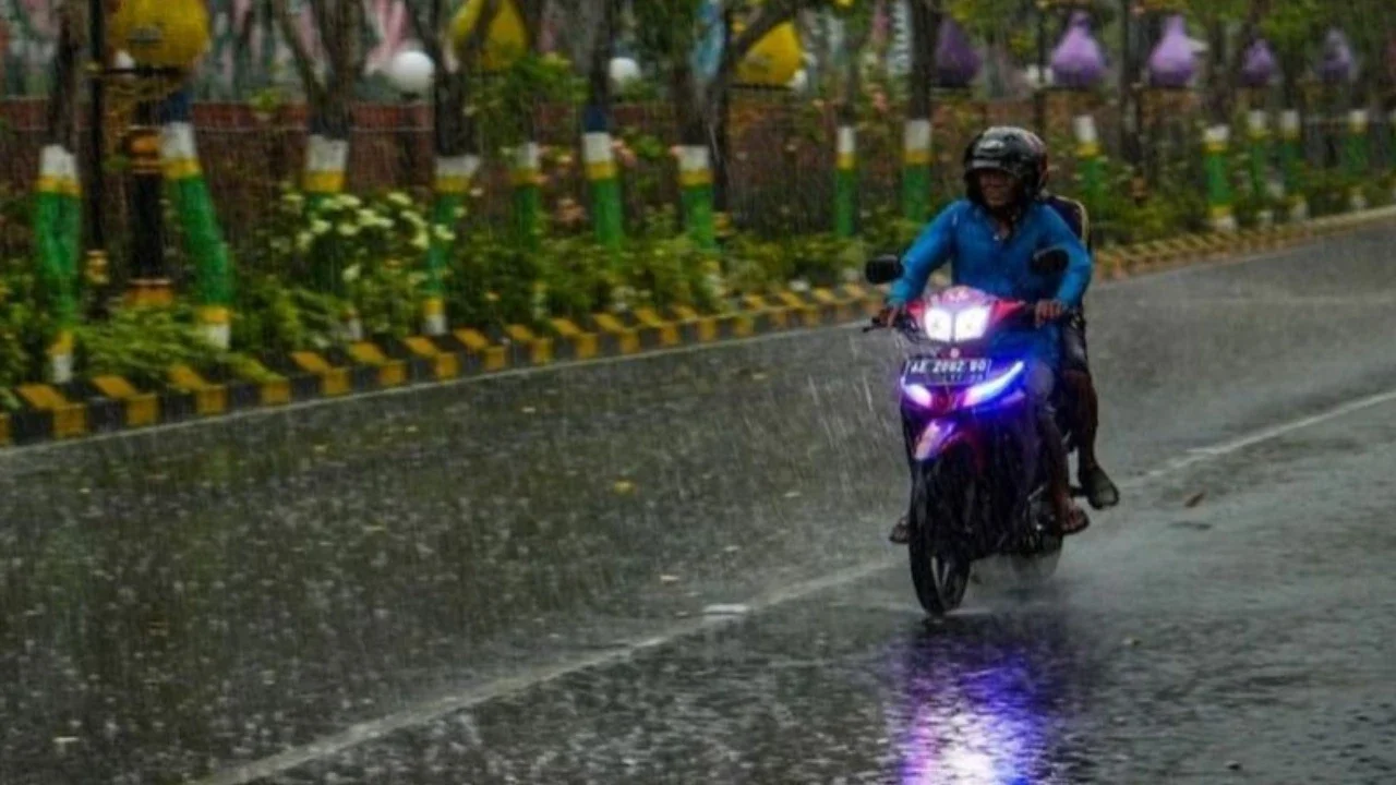 Badan Meteorologi, Klimatologi, dan Geofisika (BMKG) memprakirakan mayoritas wilayah Indonesia berpotensi diguyur hujan pada Sabtu ini. Waspada potensi cuaca ekstrem. Cek prakiraan cuaca BMKG lengkap di sini.
