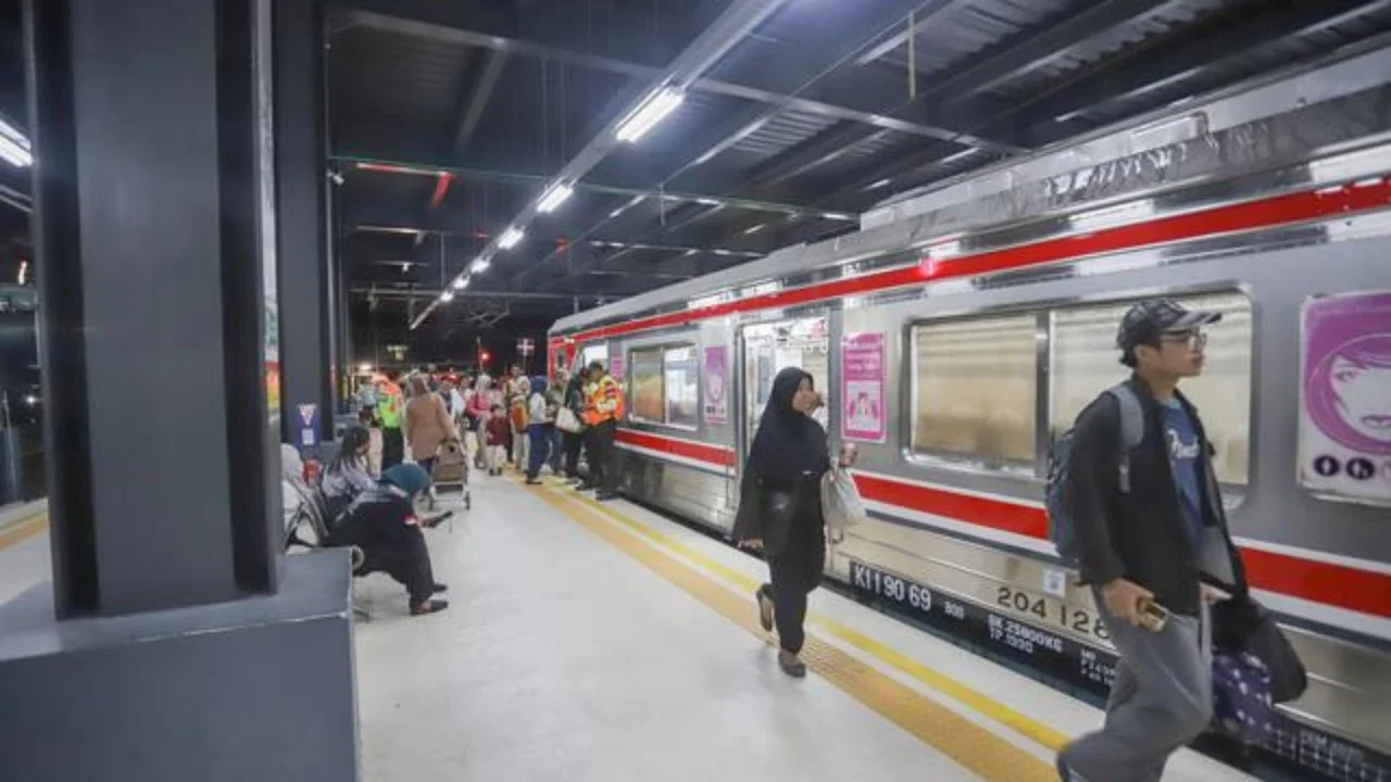 Selama Ramadan, KAI Commuter Izinkan Penumpang Buka Puasa di KRL